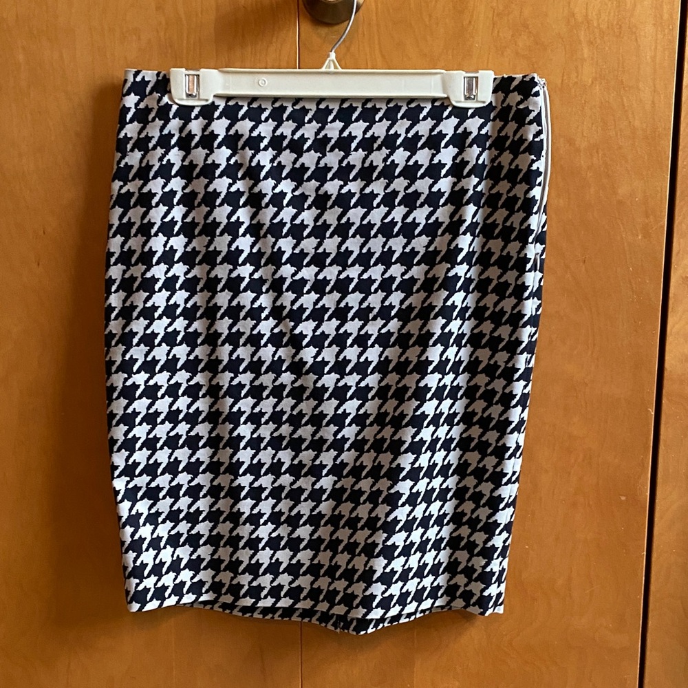 The Limited Classic Houndstooth Pencil Skirt - Black & Tan